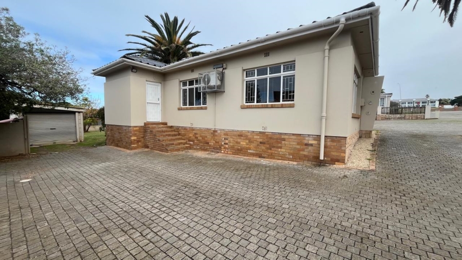  Bedroom Property for Sale in Jeffreys Bay Central Eastern Cape